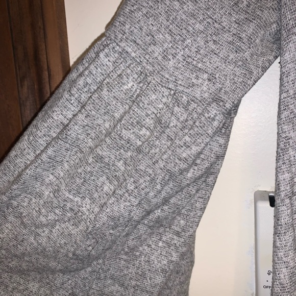 CAUTION TO THE WIND | grey front knot shirt - Picture 3 of 4